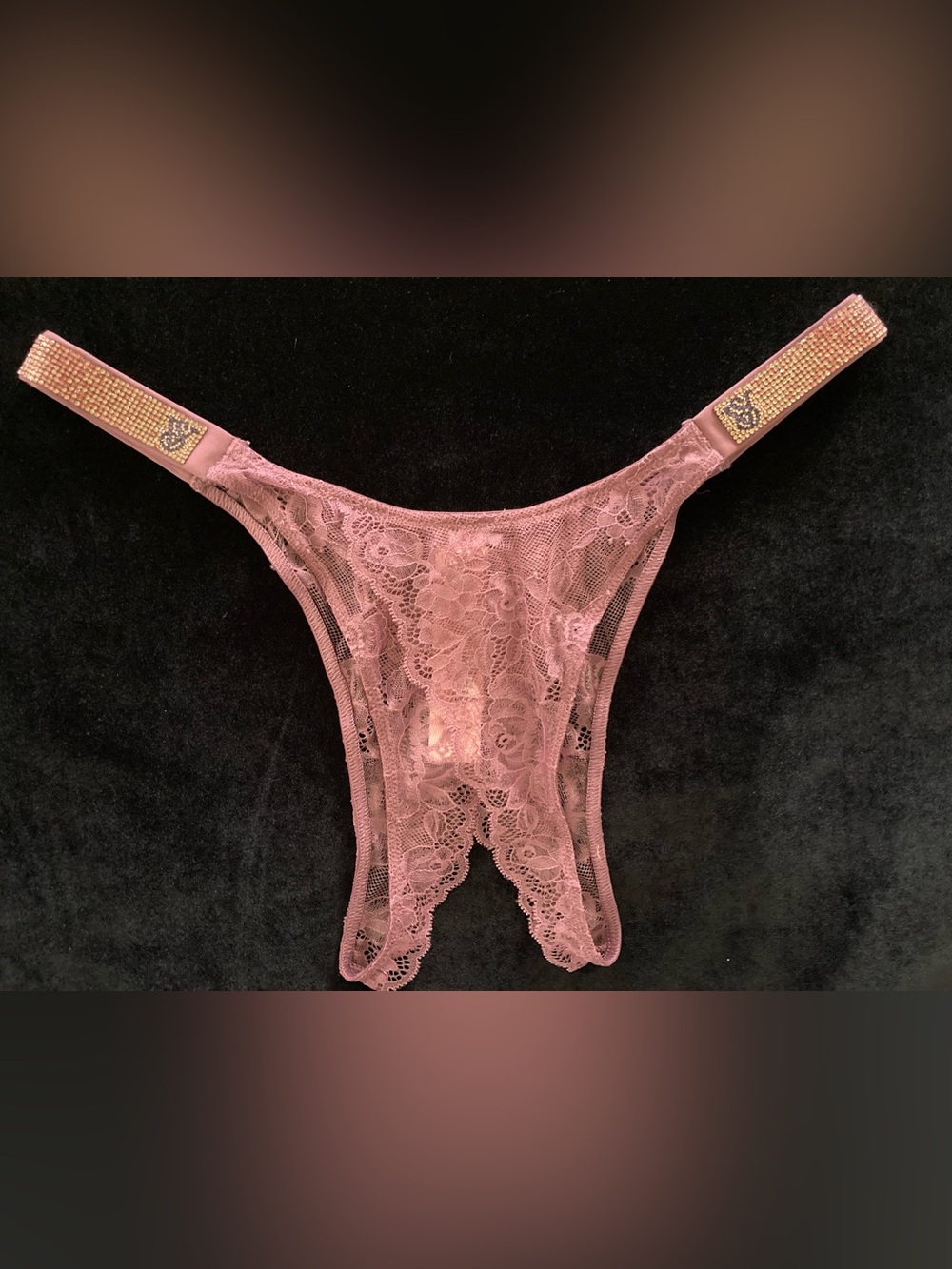 NWT VICTORIA’S SECRET CROTCHLESS Shine Strap Plum Lace Brazilian Panties MEDIUM
